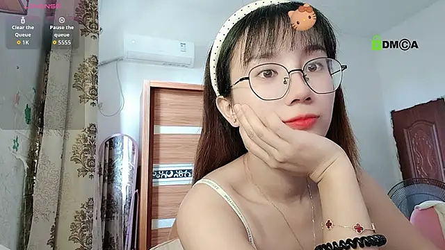 Snapshot of Lili_666 chatting on 10.10.25 Lili 666 online show from 10.10.25