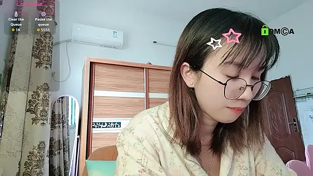 Snapshot of Lili_666 chatting on 10.22.25 Lili 666 online show from 10.22.25