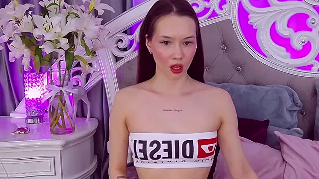 Snapshot of KateVon chatting on 03.23.25 KateVon online show from 03.23.25