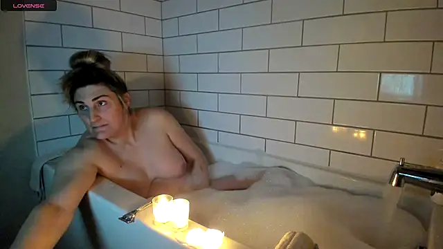 Snapshot of ImLeanneLawson chatting on 02.24.25 ImLeanneLawson online show from 02.24.25