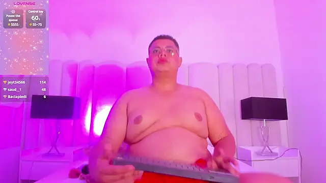 Snapshot of Tom_Silver__ chatting on 12.13.24 Tom Silver online show from 12.13.24