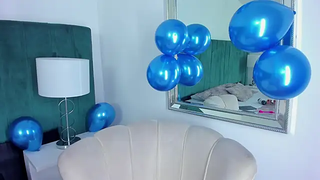 Snapshot of Tom_Silver__ chatting on 12.19.24 Tom Silver online show from 12.19.24