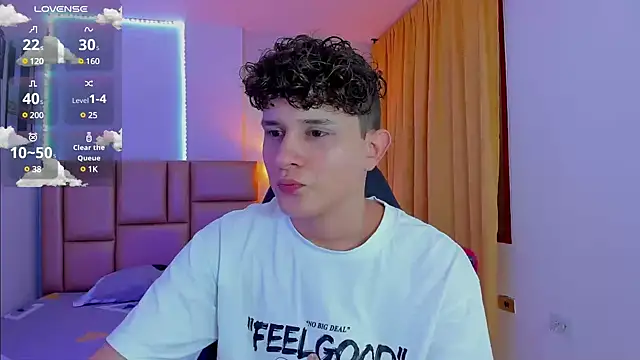 Snapshot of Nathan_Bluee chatting on 12.11.24 Nathan Bluee online show from 12.11.24