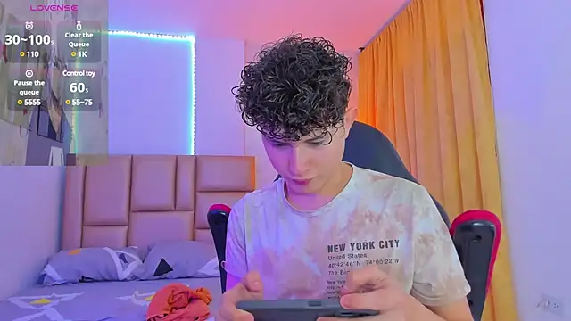 Snapshot of Nathan_Bluee chatting on 12.23.24 Nathan Bluee online show from 12.23.24