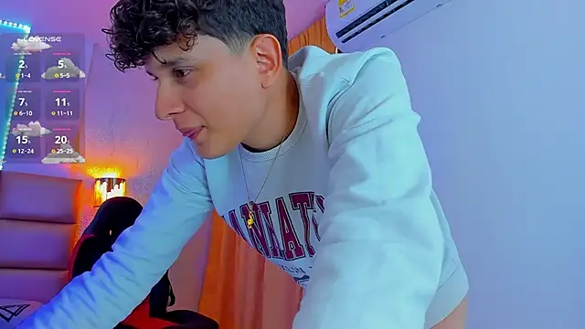 Snapshot of Nathan_Bluee chatting on 02.24.25 Nathan Bluee online show from 02.24.25