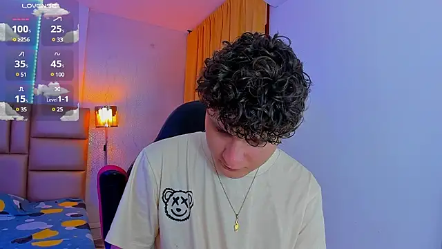 Snapshot of Nathan_Bluee chatting on 03.08.25 Nathan Bluee online show from 03.08.25