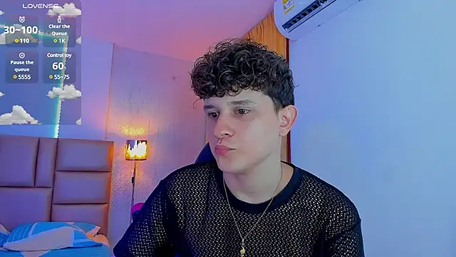 Snapshot of Nathan_Bluee chatting on 03.17.25 Nathan Bluee online show from 03.17.25