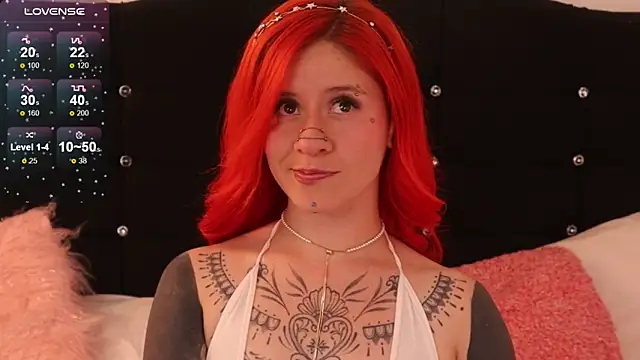 Snapshot of Daarlene chatting on 03.01.25 Daarlene online show from 03.01.25