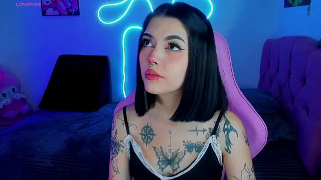 Snapshot of adri_tom44 chatting on 12.04.24 adri tom44 online show from 12.04.24