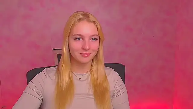 Snapshot of Milka_kiss_ chatting on 01.04.25 Milka kiss online show from 01.04.25