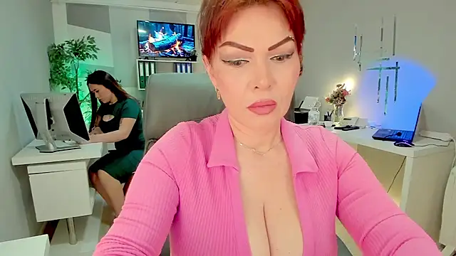 Snapshot of Butterflyblue_dream chatting on 02.18.25 Butterflyblue dream online show from 02.18.25