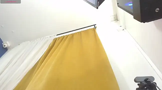 Snapshot of ysabel_sanchez4 chatting on 12.15.24 ysabel sanchez4 online show from 12.15.24