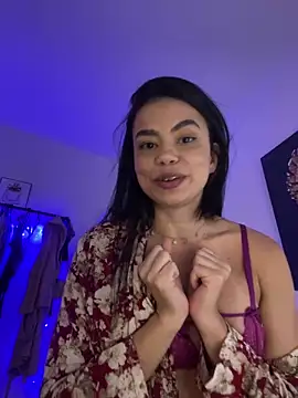 Snapshot of GrlAlice chatting on 12.13.24 GrlAlice online show from 12.13.24