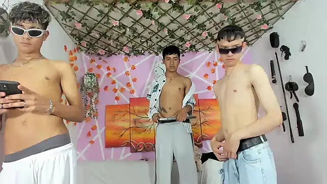 Snapshot of Fresahot2005 chatting on 03.10.25 Fresahot2005 online show from 03.10.25