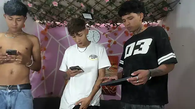 Snapshot of Fresahot2005 chatting on 11.03.25 Fresahot2005 online show from 11.03.25