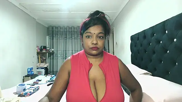 Snapshot of Indianmayaxoxo chatting on 10.21.25 Indianmayaxoxo online show from 10.21.25