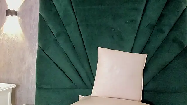 Snapshot of Ariana_ceballos chatting on 12.19.24 Ariana ceballos online show from 12.19.24