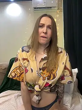 Snapshot of RachelBelI chatting on 02.20.25 RachelBelI online show from 02.20.25