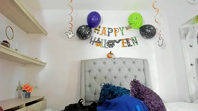 TianaReedd online show from 10.21.25