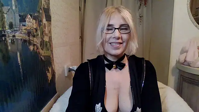 Snapshot of sweet_raspberry chatting on 01.14.25 sweet raspberry online show from 01.14.25