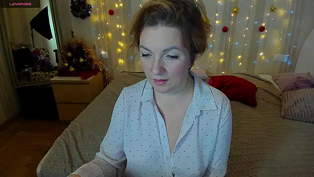 Snapshot of Katherine_Fox chatting on 12.12.24 Katherine Fox online show from 12.12.24