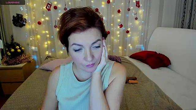 Snapshot of Katherine_Fox chatting on 12.18.24 Katherine Fox online show from 12.18.24