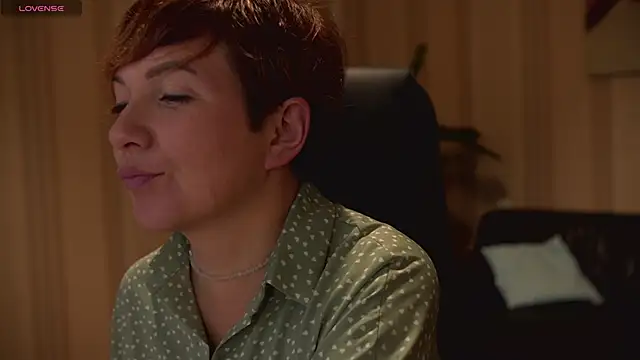 Snapshot of Katherine_Fox chatting on 01.10.25 Katherine Fox online show from 01.10.25