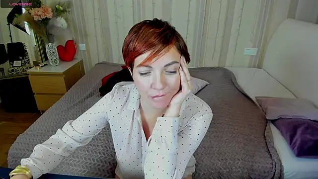 Snapshot of Katherine_Fox chatting on 02.01.25 Katherine Fox online show from 02.01.25