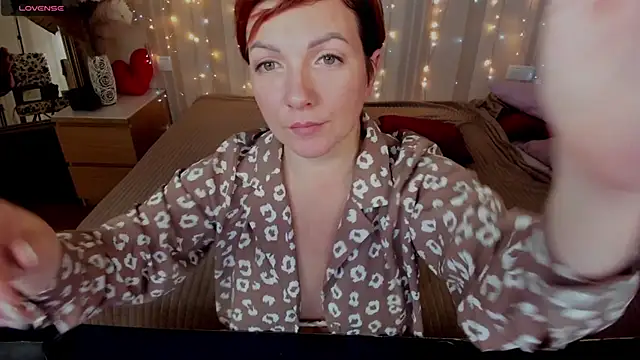 Snapshot of Katherine_Fox chatting on 02.04.25 Katherine Fox online show from 02.04.25