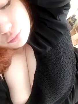 Snapshot of HaleyRoute chatting on 11.05.25 HaleyRoute online show from 11.05.25