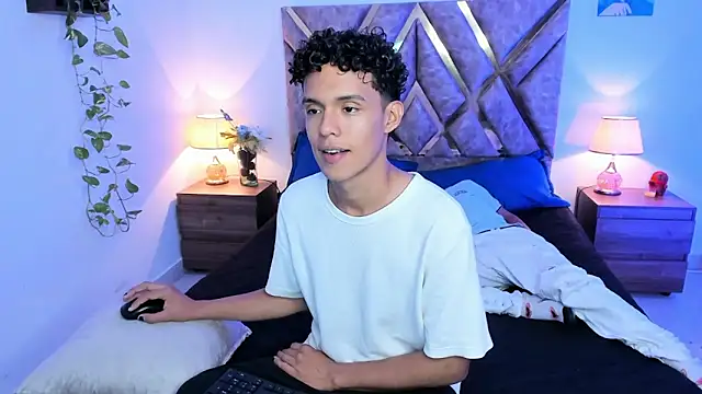 Snapshot of nickolas_moon chatting on 10.03.25 nickolas moon online show from 10.03.25