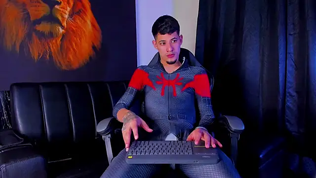 Snapshot of kyle_smithxx chatting on 10.29.25 kyle smithxx online show from 10.29.25