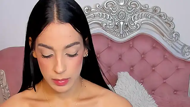 Snapshot of AngelineConnor chatting on 02.13.25 AngelineConnor online show from 02.13.25