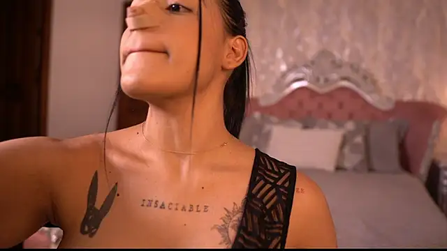 Snapshot of AngelineConnor chatting on 10.29.25 AngelineConnor online show from 10.29.25