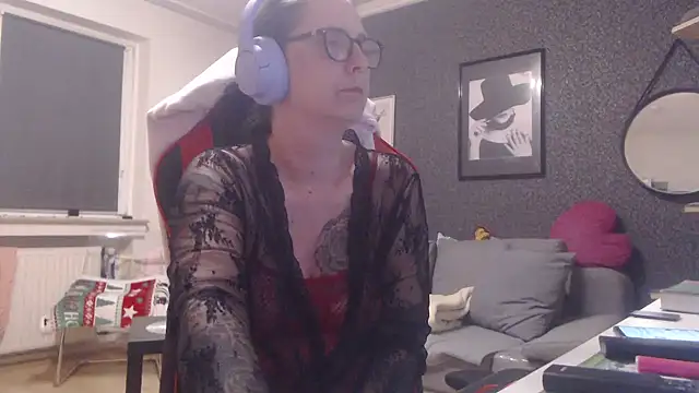 Snapshot of EiskalterEngel74 chatting on 12.30.24 EiskalterEngel74 online show from 12.30.24