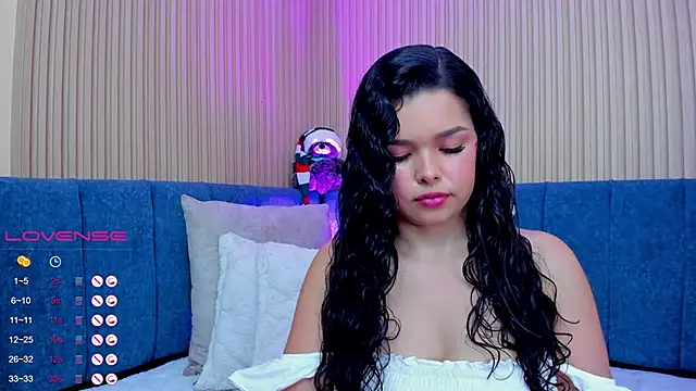 Snapshot of angeline_teen chatting on 12.30.24 angeline teen online show from 12.30.24