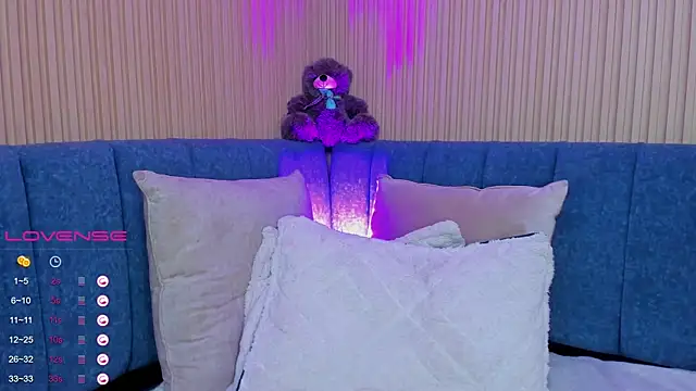 Snapshot of angeline_teen chatting on 01.10.25 angeline teen online show from 01.10.25