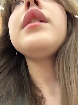 Snapshot of Peachy_Dream chatting on 10.13.25 Peachy Dream online show from 10.13.25