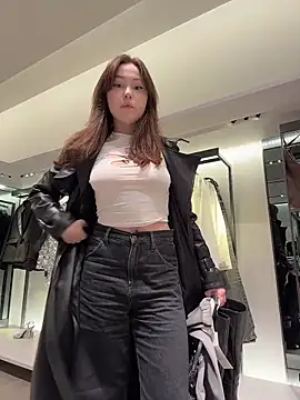 Snapshot of Peachy_Dream chatting on 10.30.25 Peachy Dream online show from 10.30.25