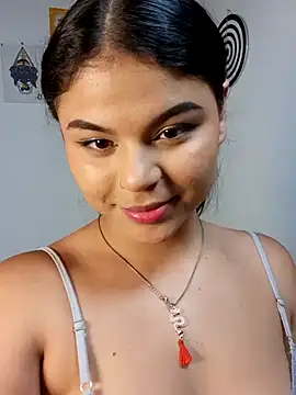 Snapshot of Cleo_hills chatting on 12.11.24 Cleo hills online show from 12.11.24