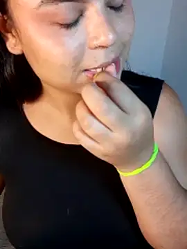 Snapshot of Cleo_hills chatting on 12.27.24 Cleo hills online show from 12.27.24