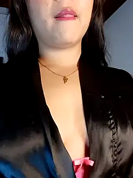 Snapshot of Cleo_hills chatting on 01.25.25 Cleo hills online show from 01.25.25