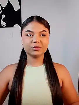 Snapshot of Cleo_hills chatting on 02.17.25 Cleo hills online show from 02.17.25