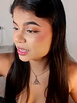 Snapshot of Cleo_hills chatting on 02.18.25 Cleo hills online show from 02.18.25