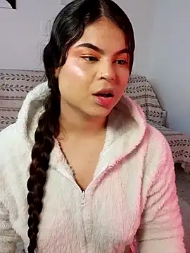 Snapshot of Cleo_hills chatting on 03.17.25 Cleo hills online show from 03.17.25