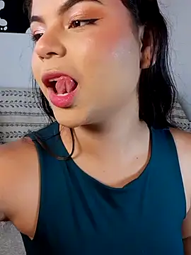 Snapshot of Cleo_hills chatting on 03.21.25 Cleo hills online show from 03.21.25