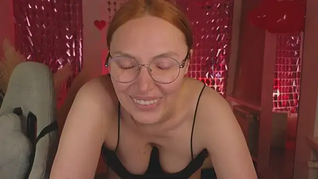 Snapshot of Love_Call chatting on 02.05.25 Love Call online show from 02.05.25