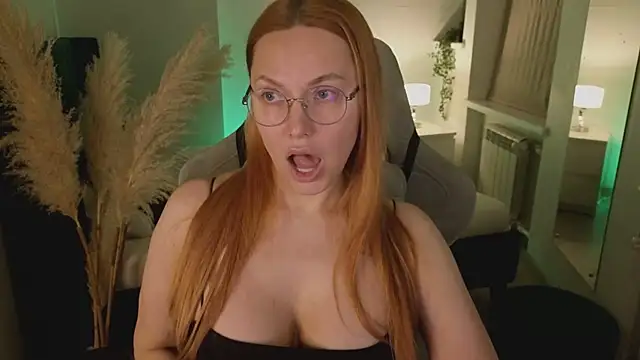 Snapshot of Love_Call chatting on 02.22.25 Love Call online show from 02.22.25