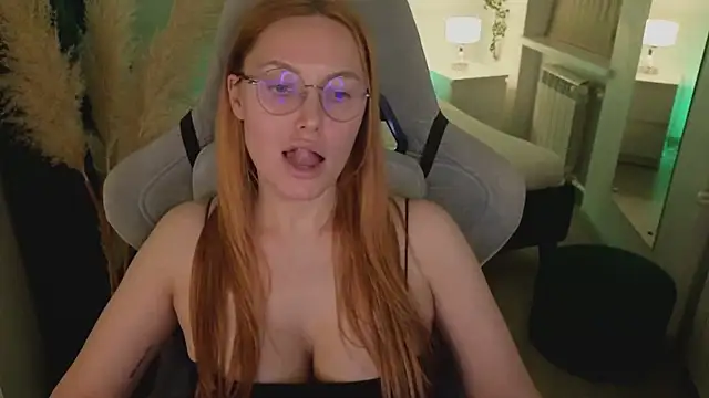 Snapshot of Love_Call chatting on 02.22.25 Love Call online show from 02.22.25