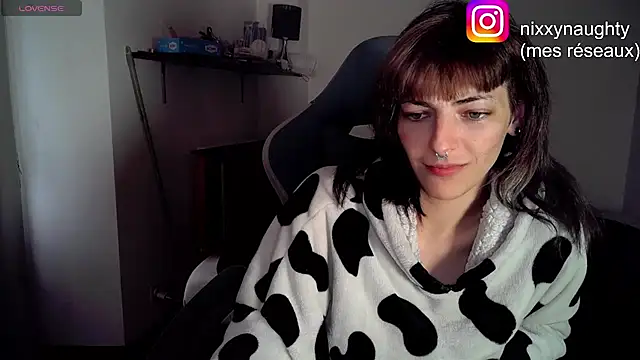 Snapshot of Nixxy_naughty chatting on 01.04.25 Nixxy naughty online show from 01.04.25